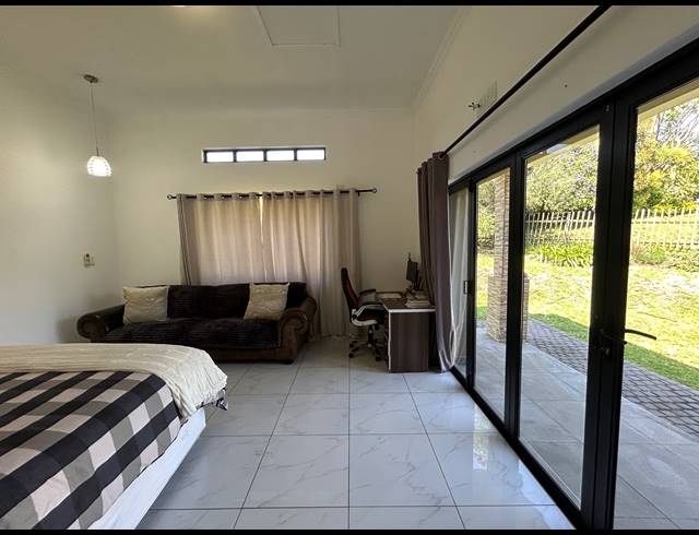 4 BEDROOM FREESTANDING FOR SALE IN PALM LAKES ESTATE
